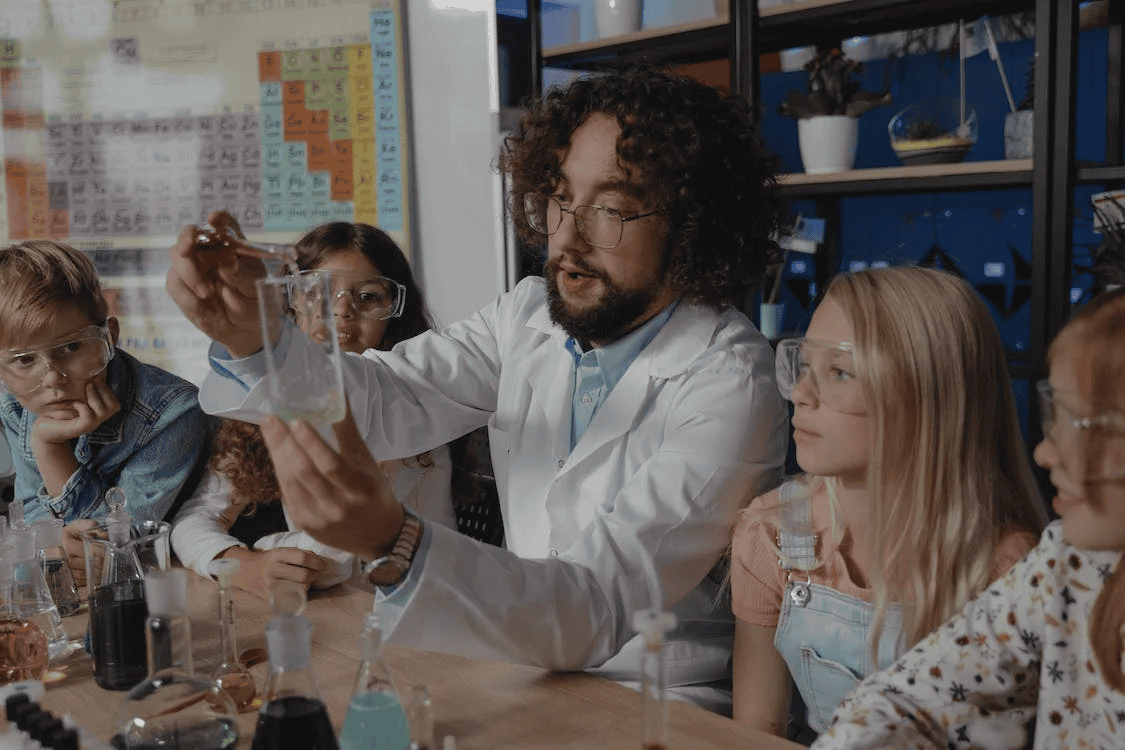 the-benefits-of-using-games-to-enhance-the-learning-process-sparktop
